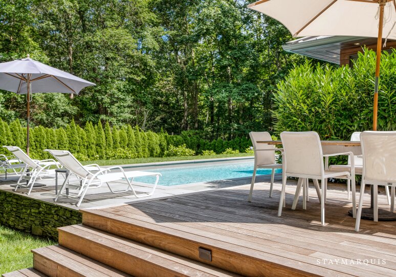 Outdoor deck